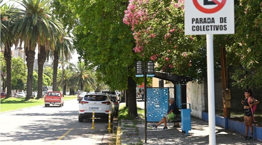 Luján: Se instaló un nuevo refugio y se modifican paradas de colectivos en el centro