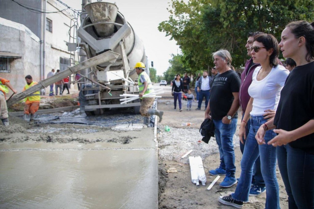 MAYRA SUPERVISÓ LA PAVIMENTACIÓN DE 19 CUADRAS EN SOLANO