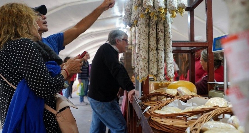 En Mercedes, delicias y entretenimiento continúan este domingo en la Previa del Salame Quintero