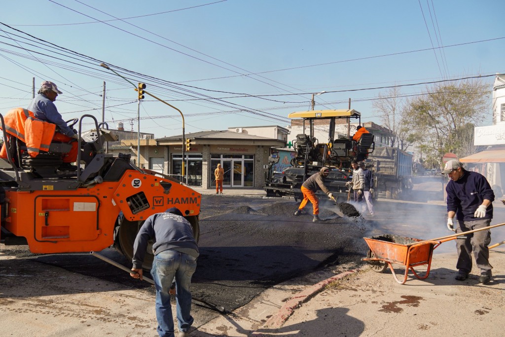 Zárate: El intendente Matzkin recorrió la obra de recomposición vial de la calle Pellegrini