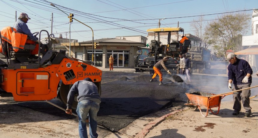 Zárate: El intendente Matzkin recorrió la obra de recomposición vial de la calle Pellegrini