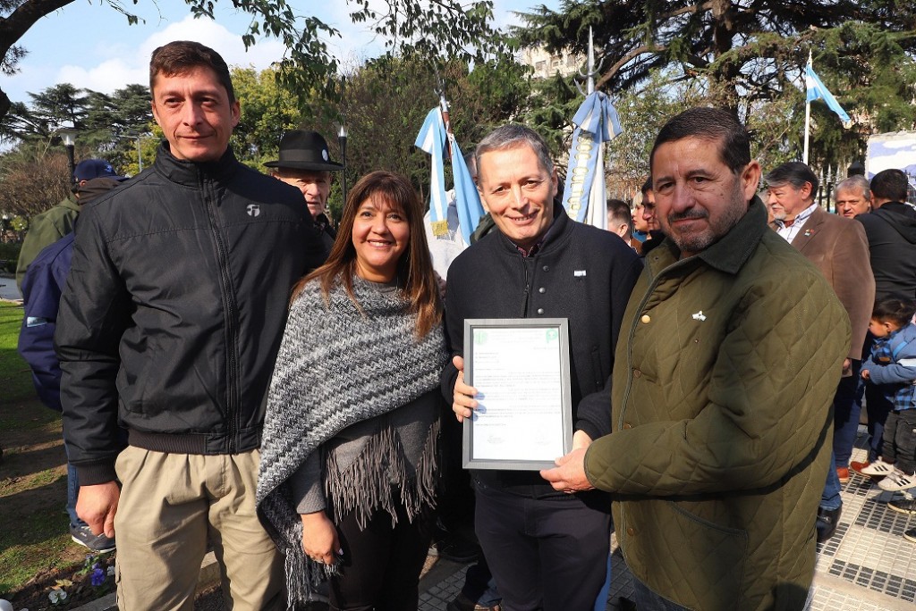 E. Echeverría: Gray encabezó el homenaje en el 174° aniversario del fallecimiento del General San Martín