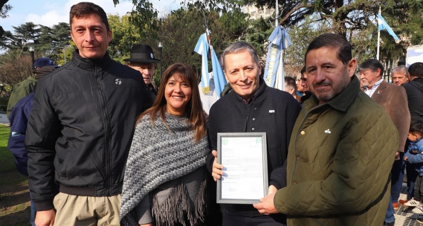 E. Echeverría: Gray encabezó el homenaje en el 174° aniversario del fallecimiento del General San Martín