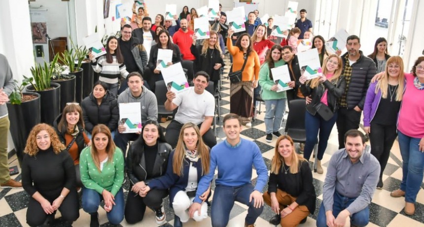 ADJUDICACION DE LOTES CON SERVICIOS EN EL BARRIO PAPA FRANCISCO