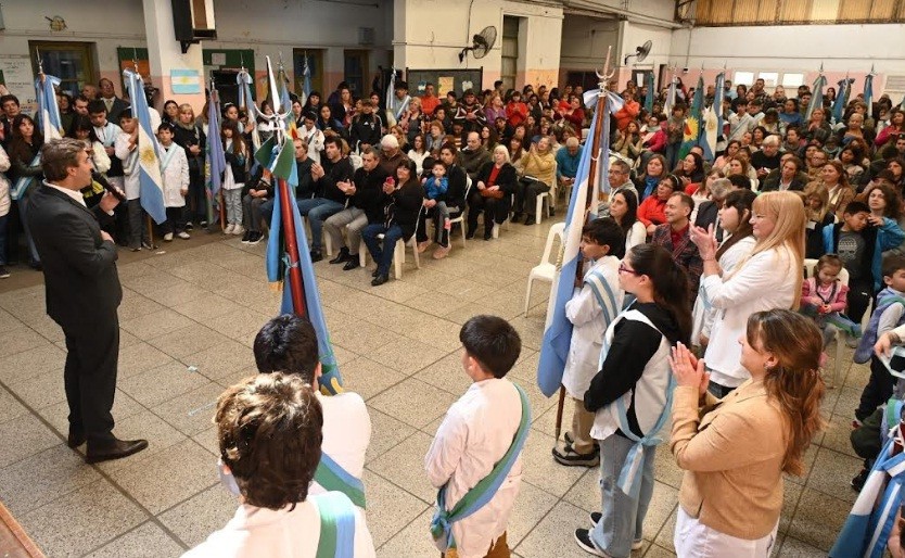 En Luján, Leo Boto encabezó el acto conmemorativo por el Día del Maestro
