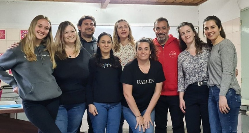 Castelli participó de una entrevista con los futuros primeros egresados del Profesorado de Lengua y Literatura del ISFDyT N° 37 de Darregueira