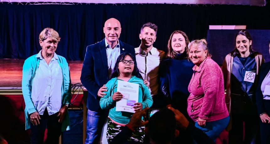 Escobar TEAcompaña: 170 vecinos recibieron su credencial azul para atención prioritaria en dependencias municipales